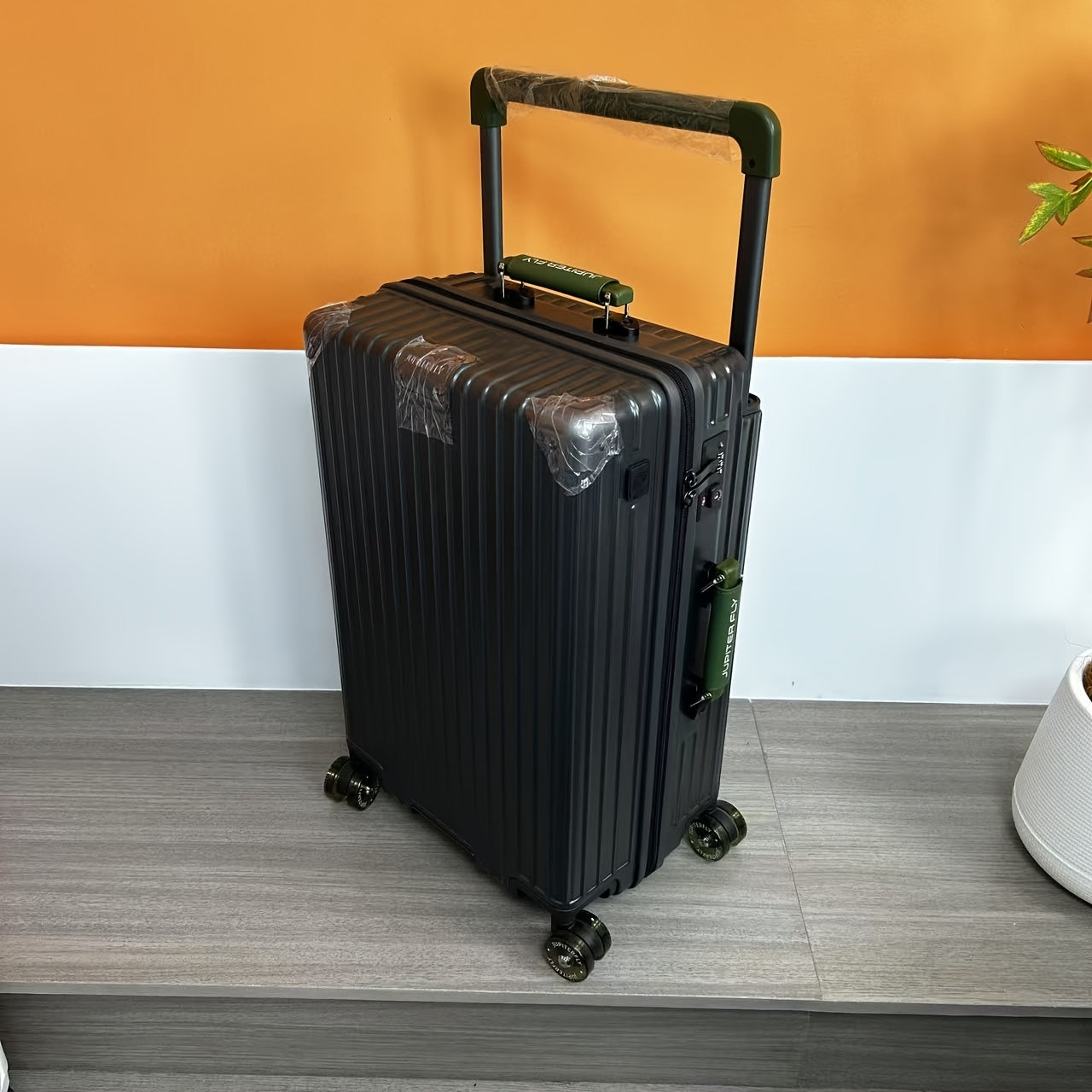 Wide Pull Handle Zipper PC Material Transparent Wheel Combination Lock Suitcase Handle with Cup Holder Travel Box Suitable for Moving and Travel Use