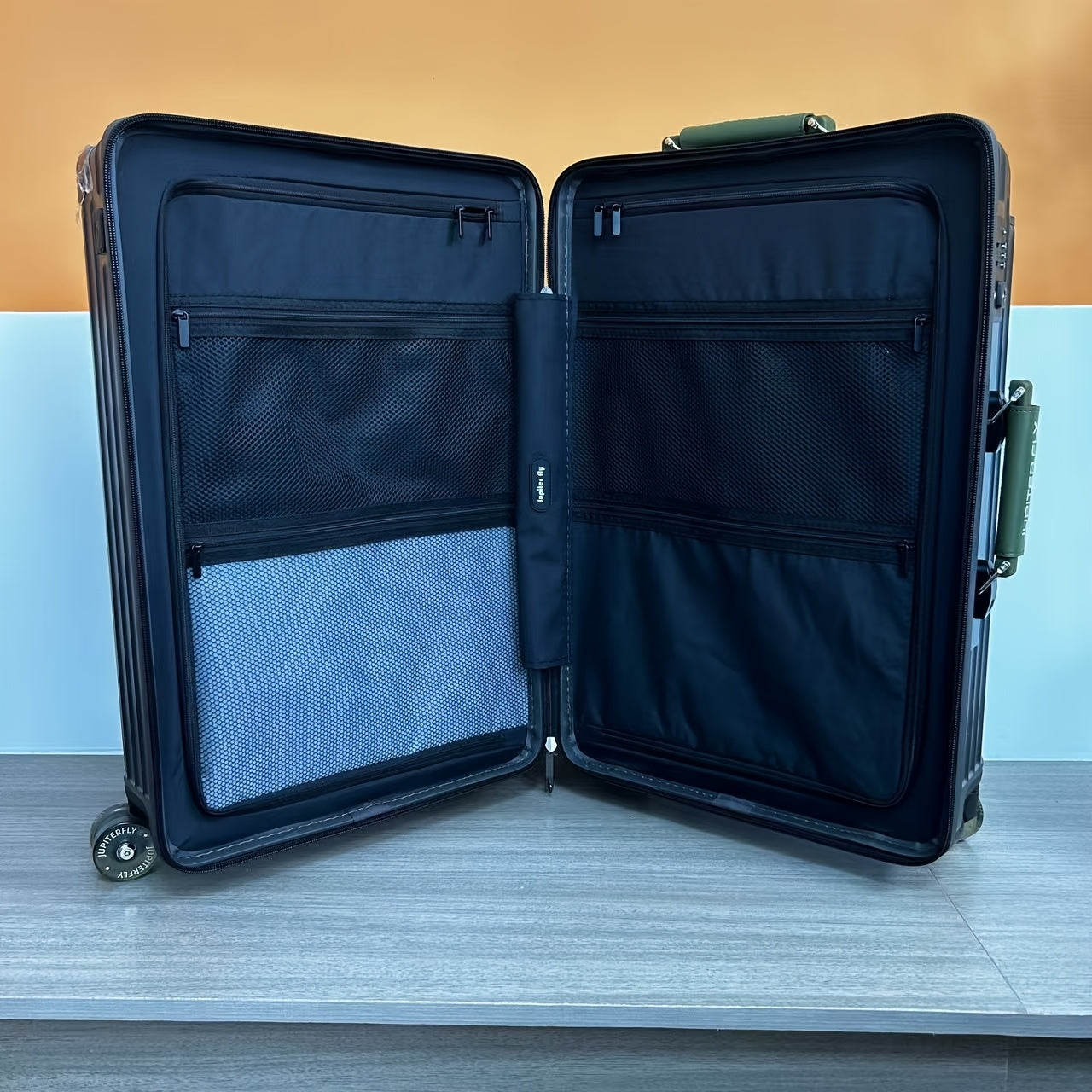 Wide Pull Handle Zipper PC Material Transparent Wheel Combination Lock Suitcase Handle with Cup Holder Travel Box Suitable for Moving and Travel Use